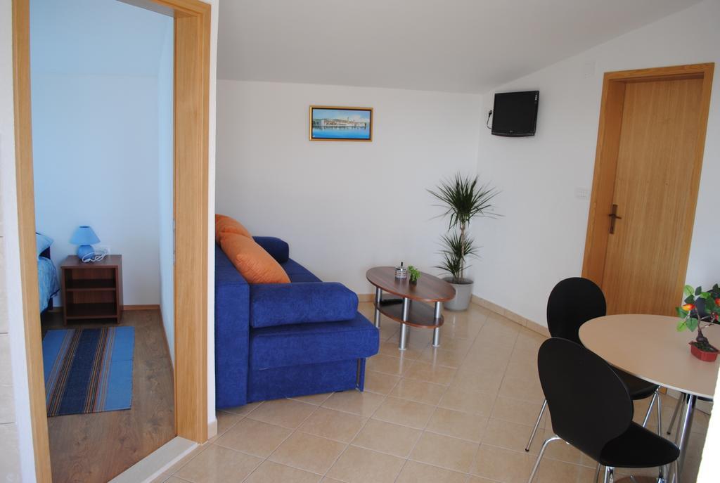 Apartments Kairos - Bili 9 Kastela Phòng bức ảnh